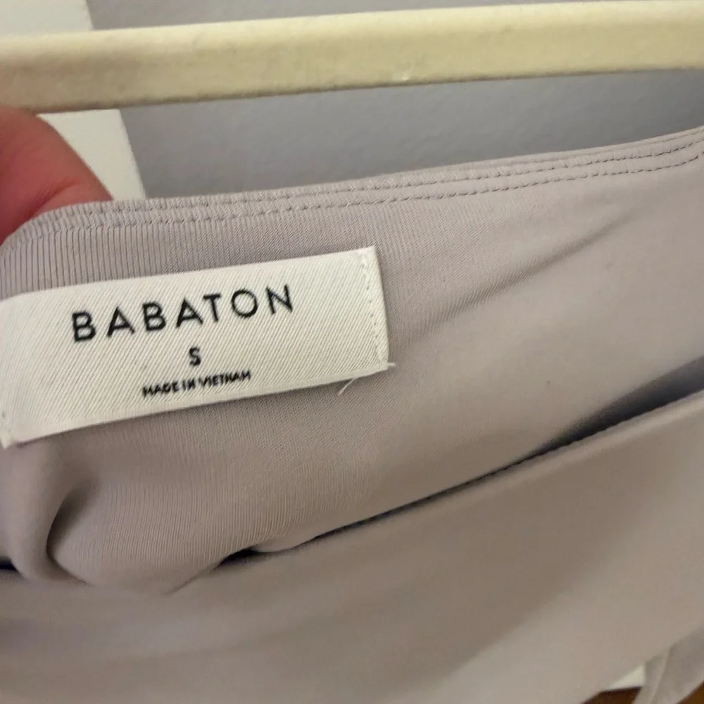 Aritzia Original Contour Squareneck Bodysuit sz S light grey - Picture 3 of 5